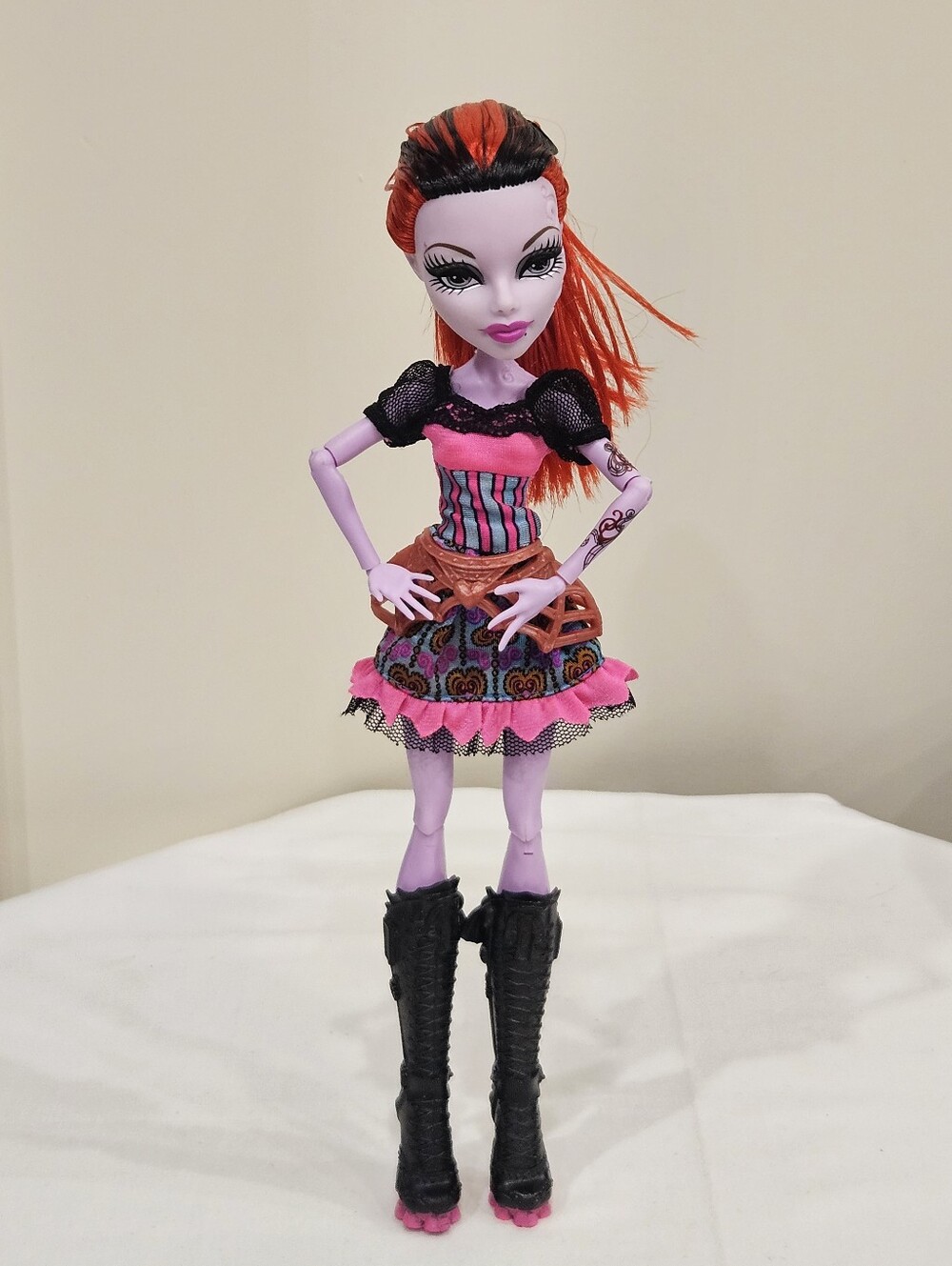 Operetta Monster High doll - Mattel - 2011 read